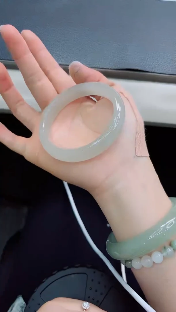 石英质玉手镯未镶嵌107-