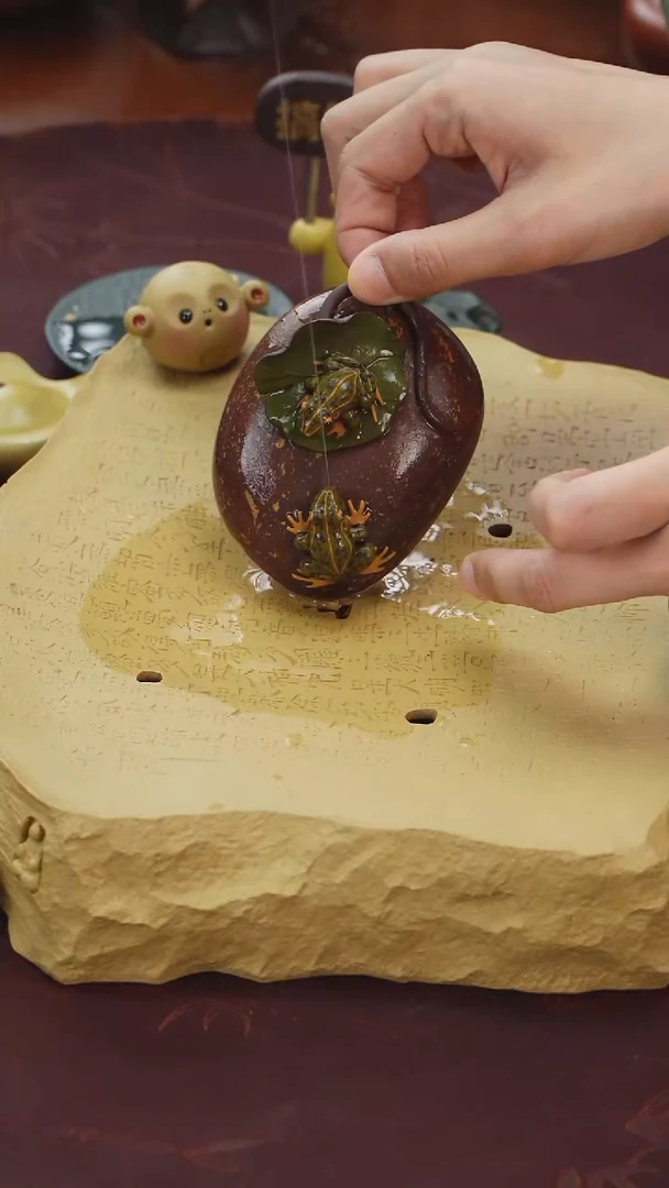 蛙鸣富贵喷水茶宠摆件