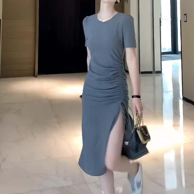 夏季气质时尚风中长款圆领连衣裙不规则裙长裙高腰显瘦褶皱设计感