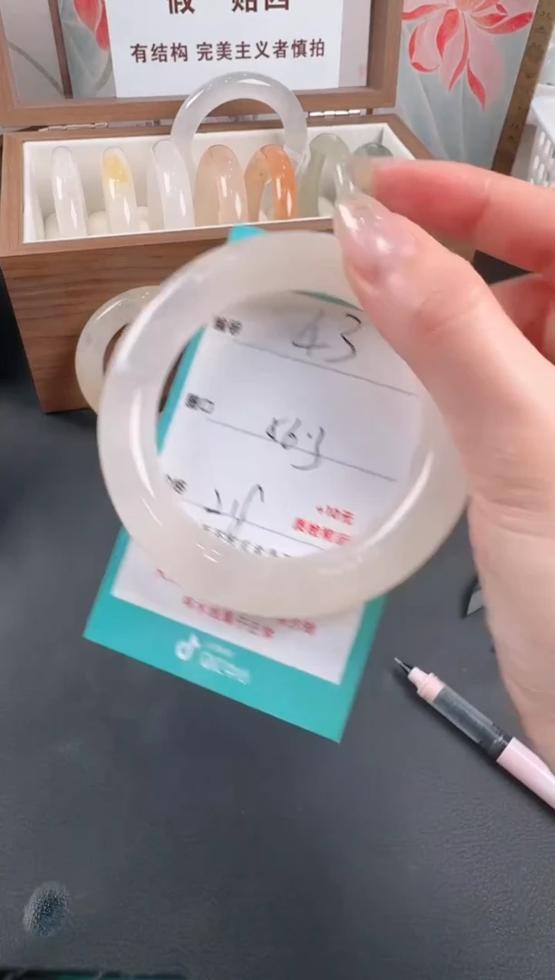 未镶嵌手镯石英质玉43