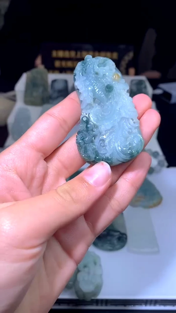 【闪购商品】定制翡翠未镶嵌吊坠