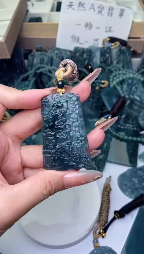 翡翠未镶嵌颈饰