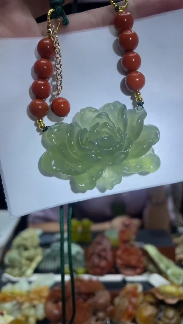 岫玉未镶嵌吊坠·