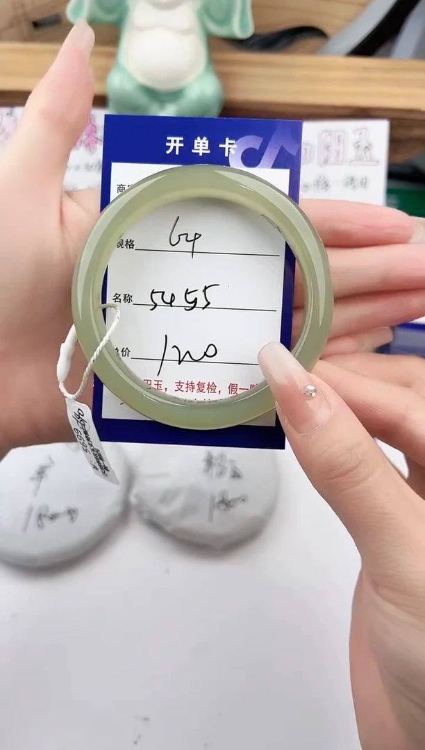 未镶嵌手镯和田玉64颜色微差无瑕疵