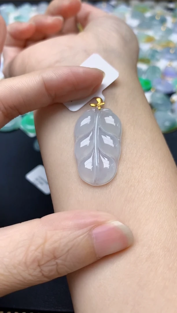 翡翠18K金镶嵌颈饰天然缅甸A货翡翠