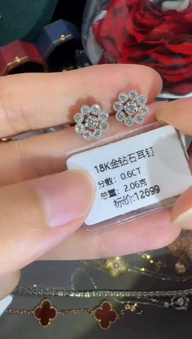 18K金镶嵌耳饰钻石118K钻石耳钉镶嵌