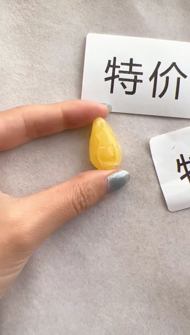 【闪购商品】琥珀裸石未镶嵌10219361-特价吊坠