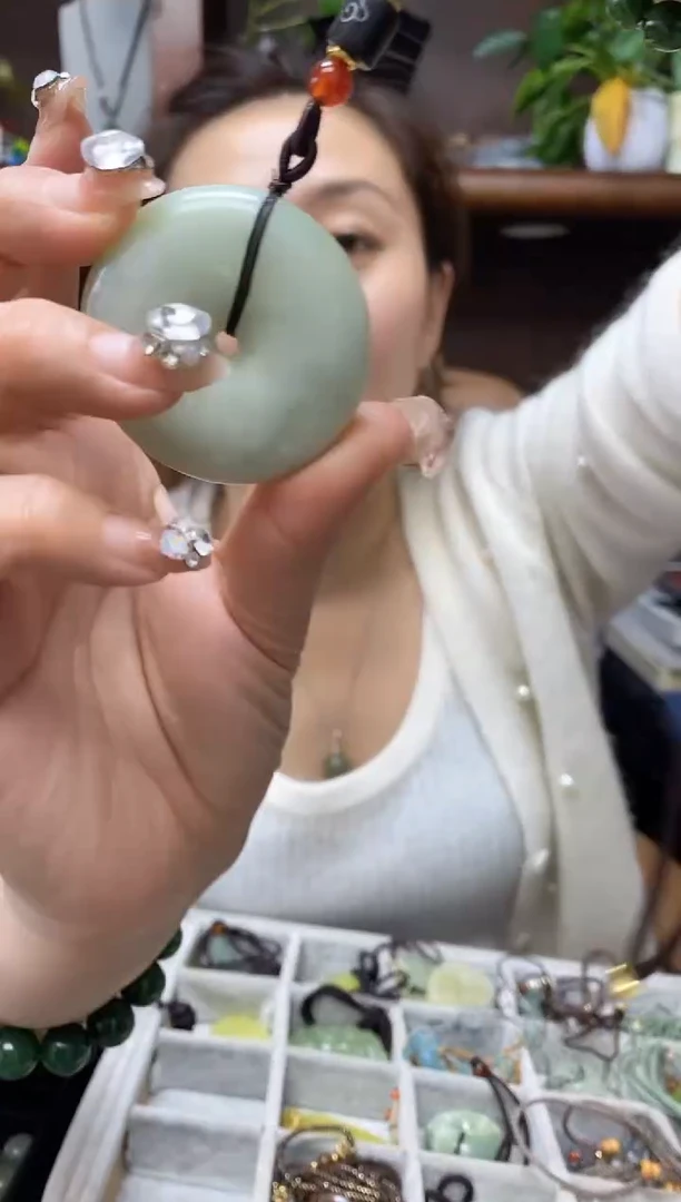 未镶嵌岫玉吊坠·