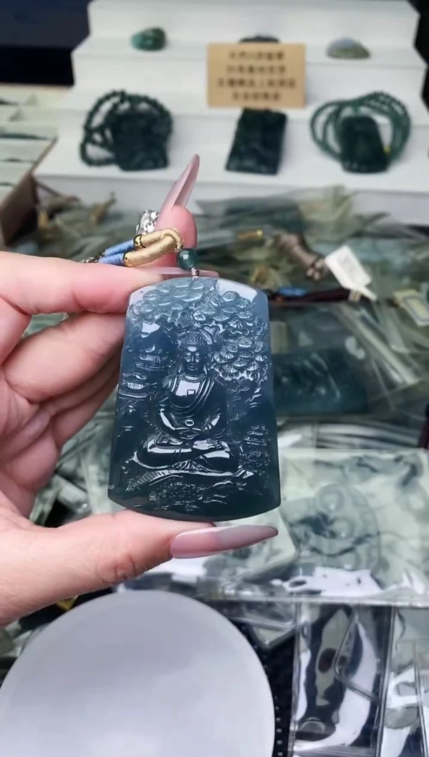 颈饰未镶嵌翡翠