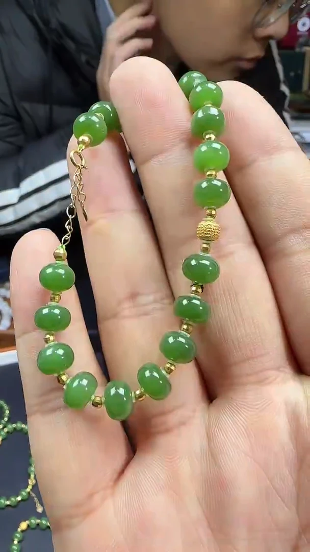 18K金镶嵌和田玉挂件【陆1221】102 7025多样性发其一