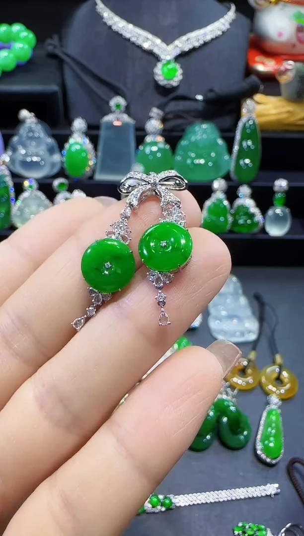 【闪购商品】翡翠吊坠(不含链)18K金镶嵌吊坠