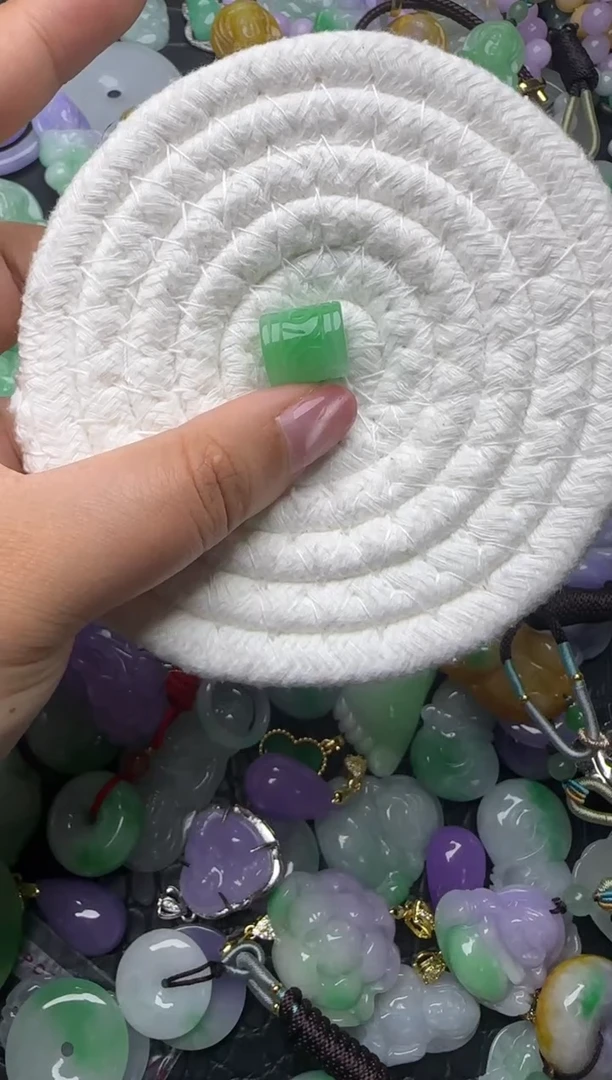 颈饰未镶嵌翡翠缅甸翡翠吊坠