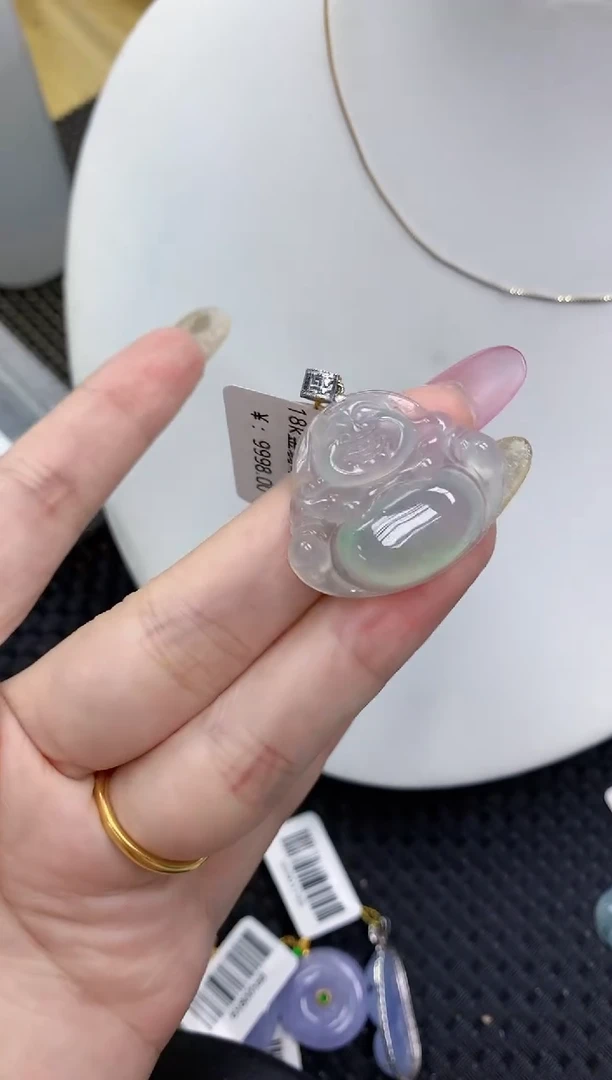 翡翠18K金镶嵌颈饰111111111