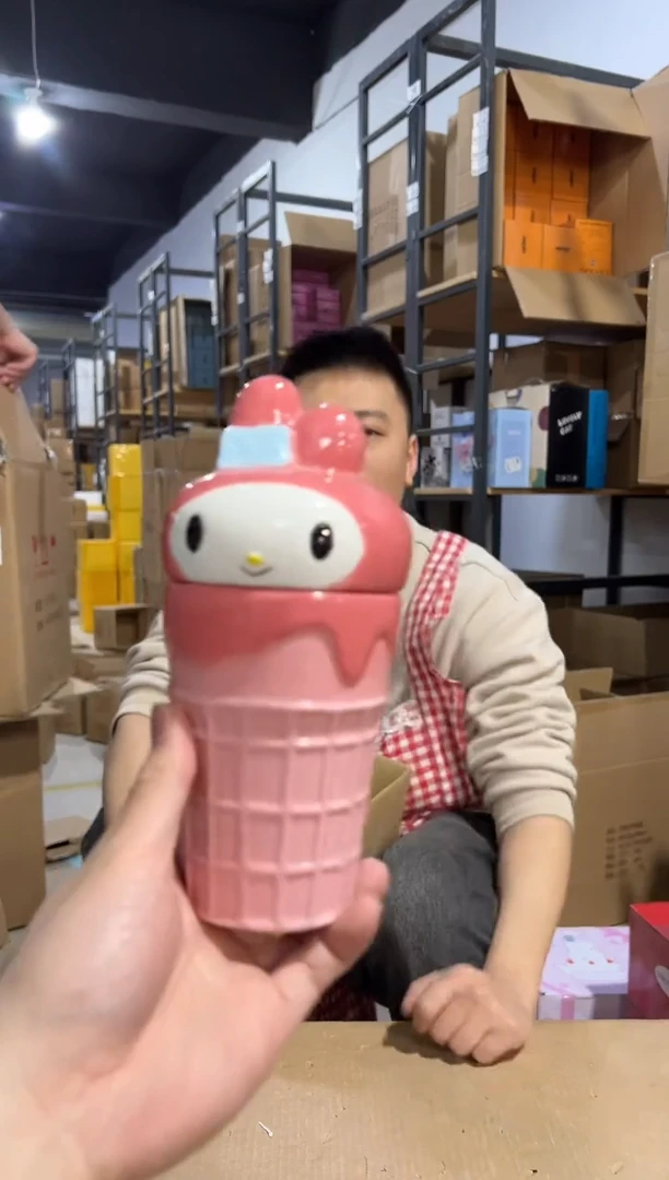 【闪购商品】杯美乐蒂甜筒带盖杯冰裂