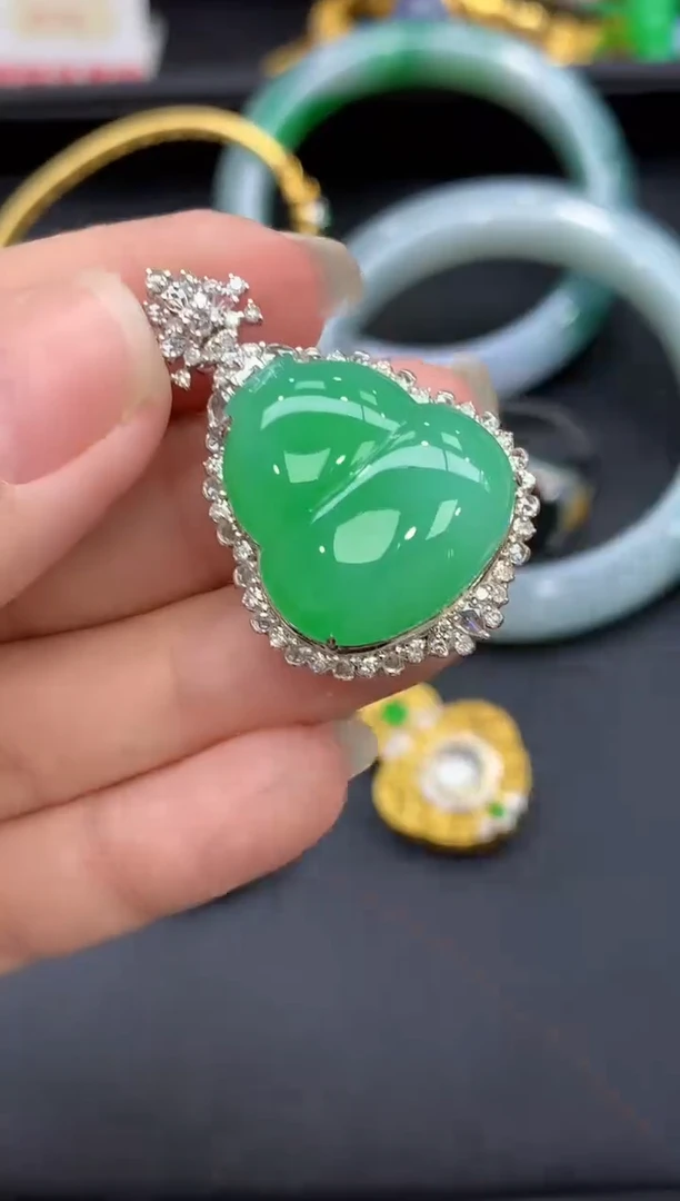 颈饰18K金镶嵌翡翠850-中国好珍宝