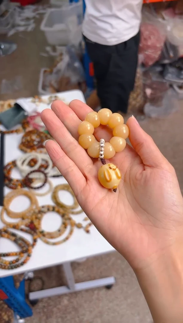 吊坠菩提根/象牙果风化手捻带小花兔