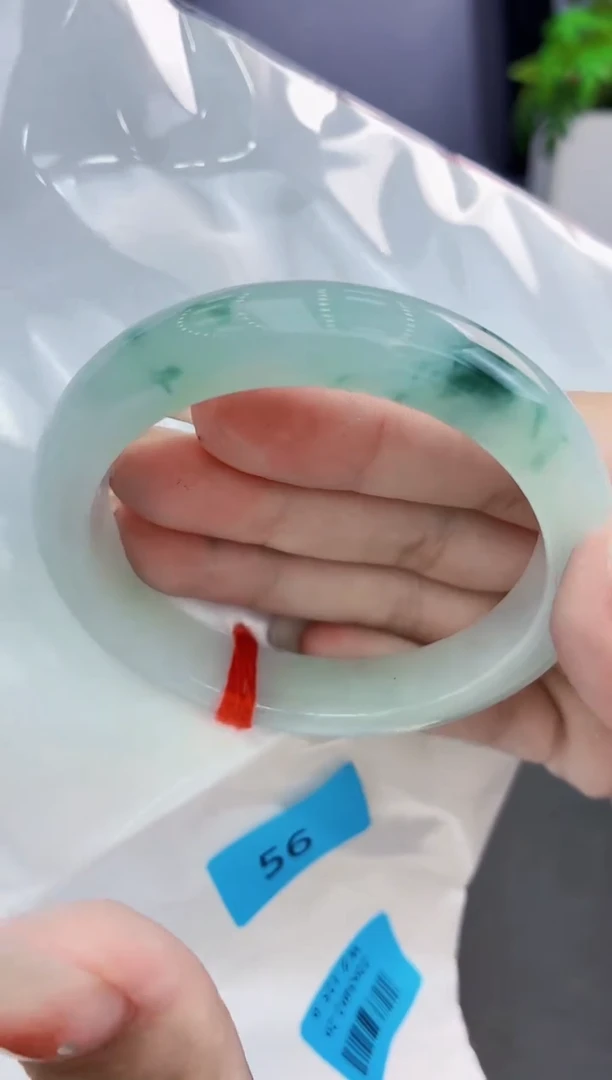 翡翠手镯未镶嵌翡翠手镯