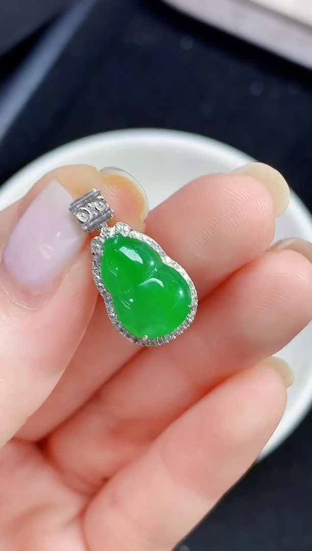 吊坠(不含链)18K金镶嵌翡翠XX多样性发其一