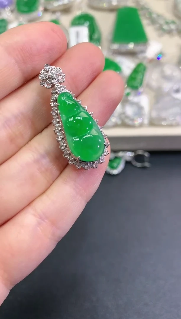 【闪购商品】翡翠颈饰18K金镶嵌C42