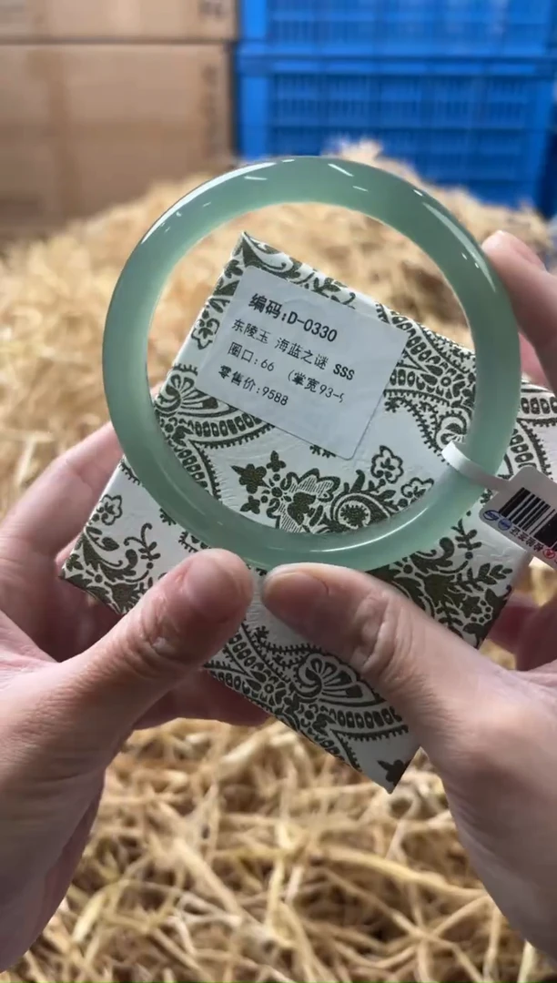 未镶嵌手镯石英质玉D-0330