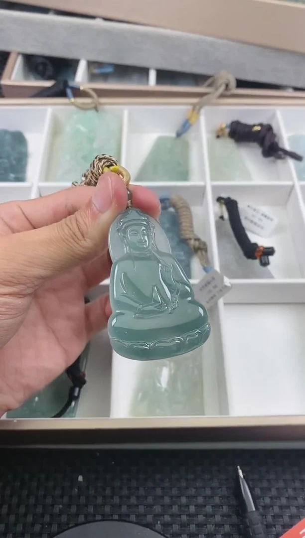 翡翠未镶嵌颈饰