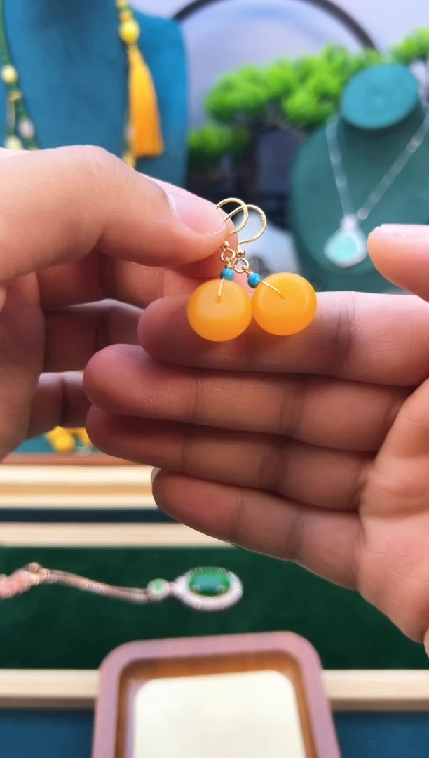 14K金镶嵌蜜蜡耳饰E82