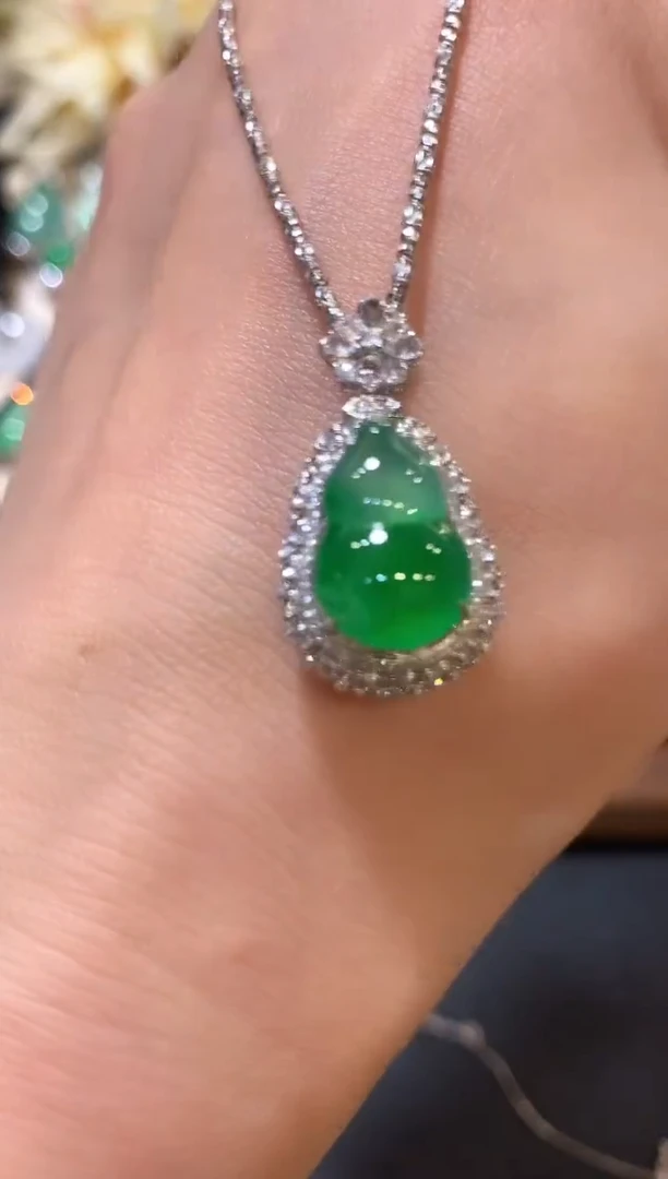 吊坠(不含链)18K金镶嵌翡翠m40