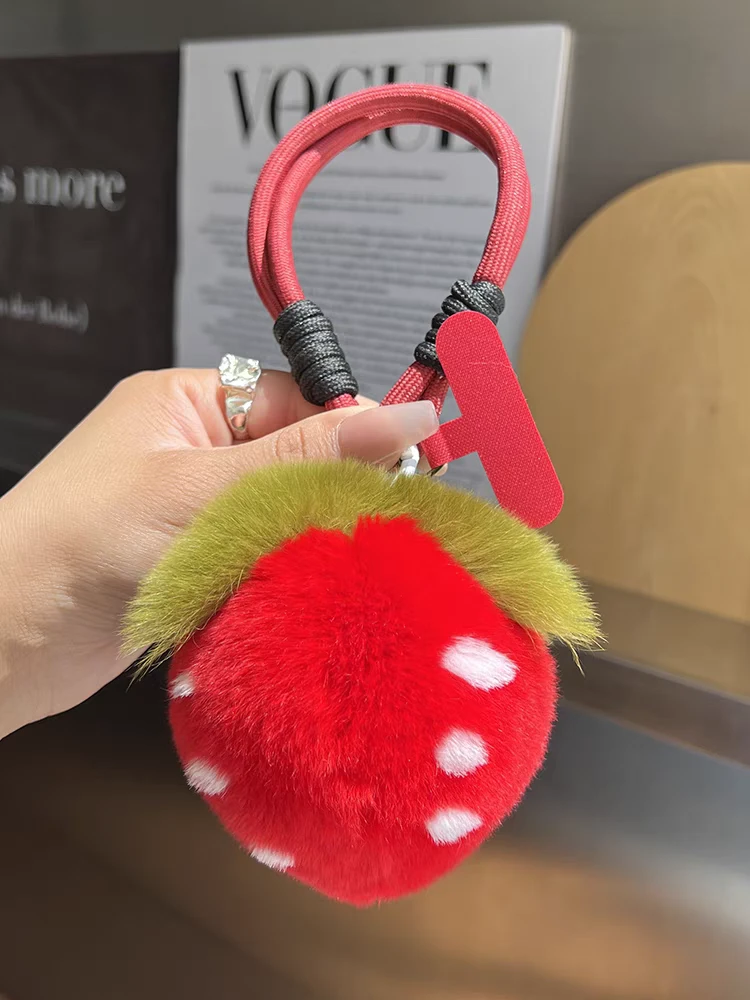 可爱真獭兔毛小草莓汽车钥匙扣挂件网红毛绒球书包包挂饰礼物