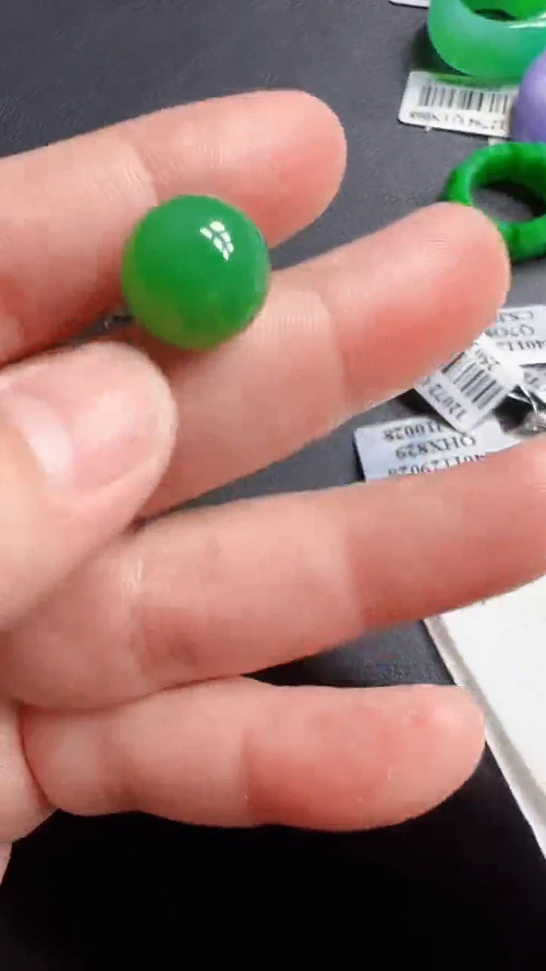 颈饰18K金镶嵌翡翠珠子