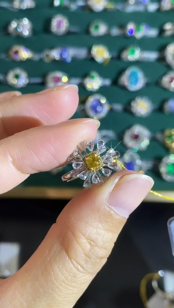 18K金镶嵌戒指钻石00