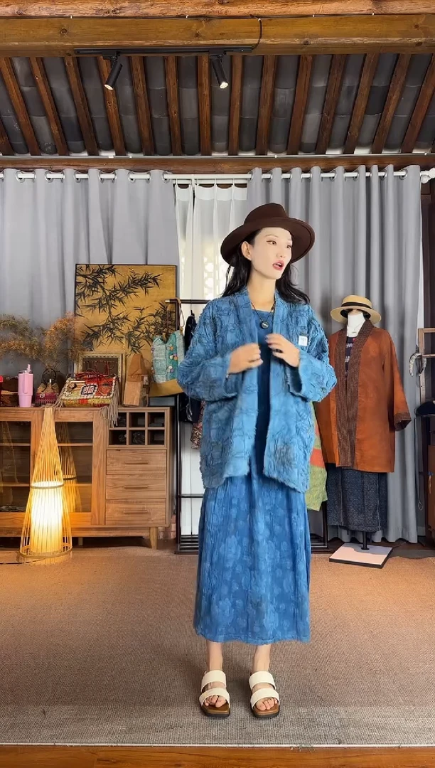 设计师款蓝色手剪花外套