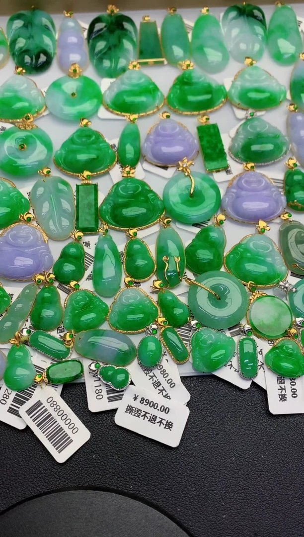 颈饰18K金镶嵌翡翠缅甸天然翡翠A货