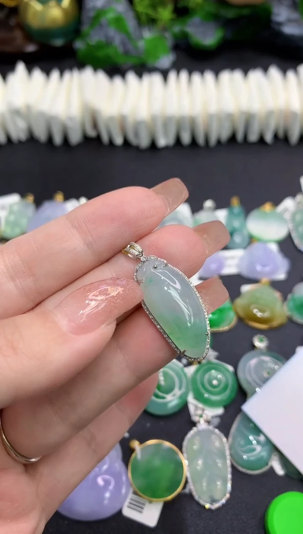 吊坠(不含链)18K金镶嵌翡翠11