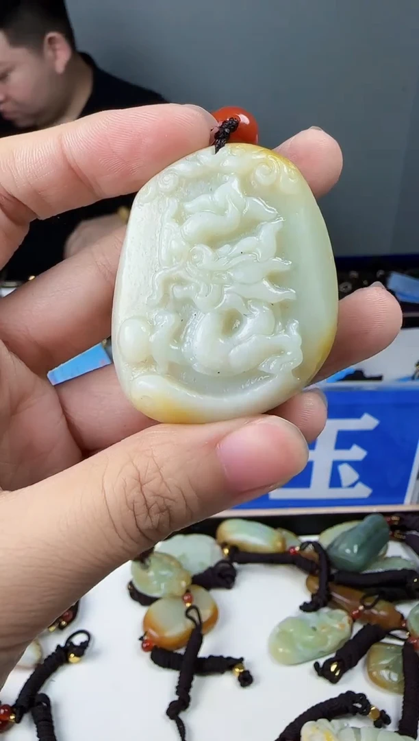 和田玉未镶嵌颈饰1