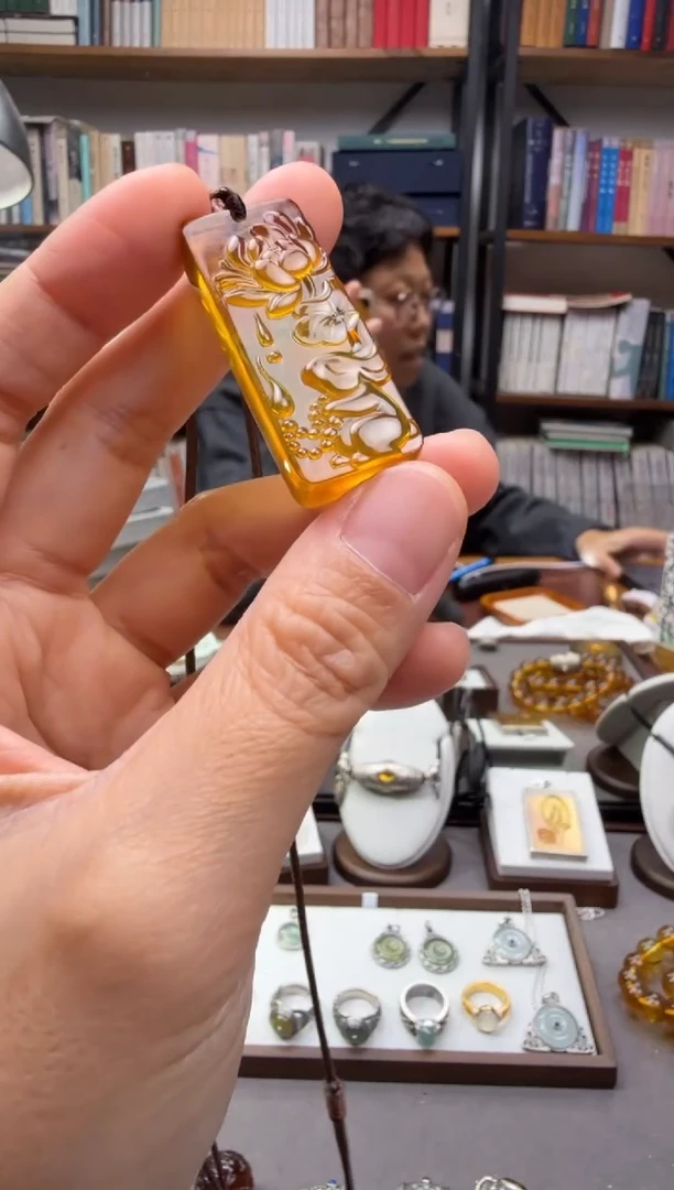 琥珀颈饰未镶嵌佛系小兔吊坠