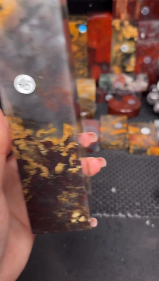 玉桂林鸡血玉摆件 编号：