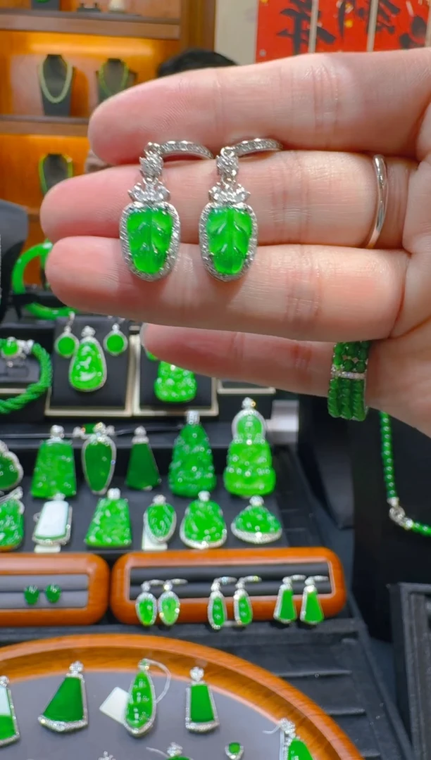 【闪购商品】翡翠耳饰未镶嵌天然A货翡翠