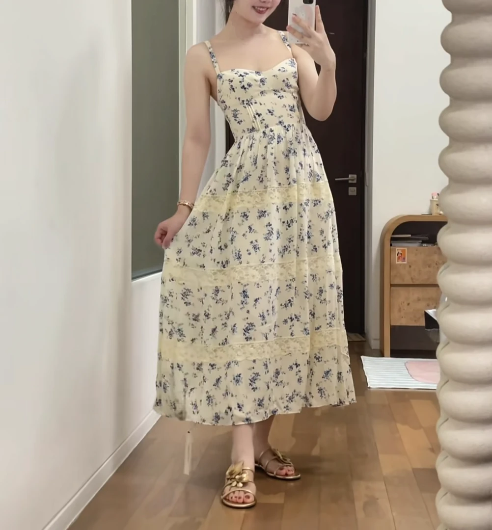 女士外贸Ref白底蓝花蕾丝拼接后背打揽弹力立体裁剪吊带连衣裙