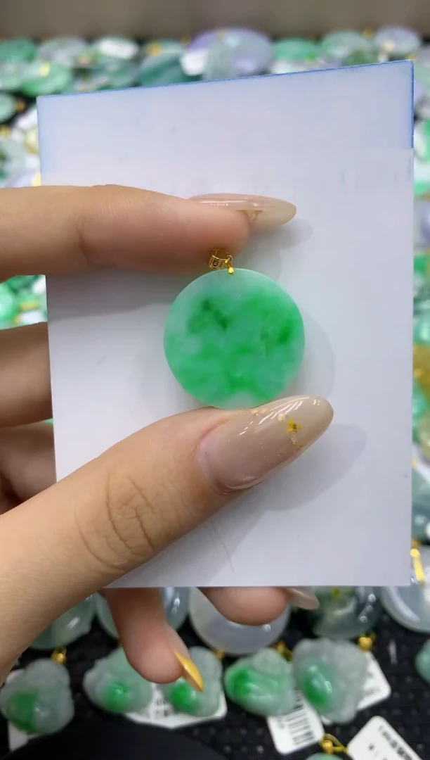 颈饰18K金镶嵌翡翠天然缅甸翡翠A货