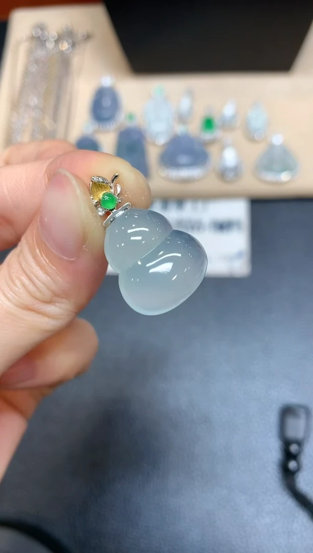 【闪购商品】翡翠吊坠(不含链)18K金镶嵌葫芦【无服务费