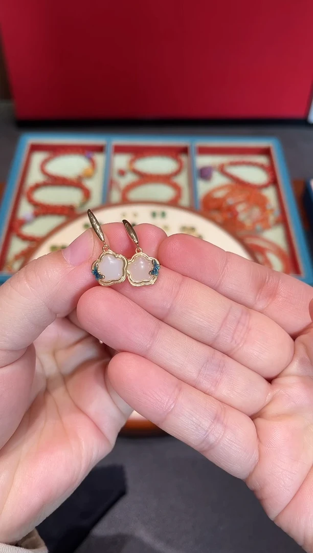 颈饰银S925镀金镶嵌和田玉耳钉