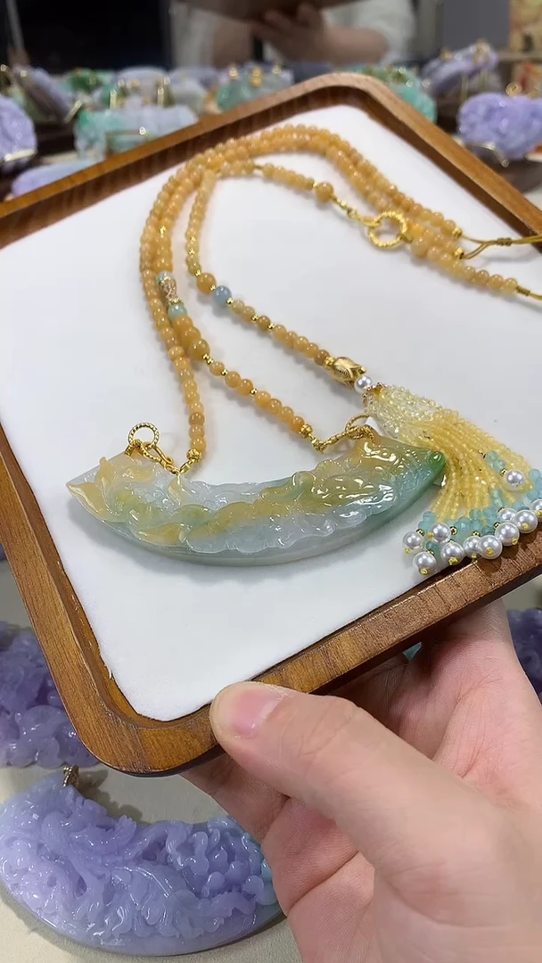 颈饰未镶嵌翡翠吊坠