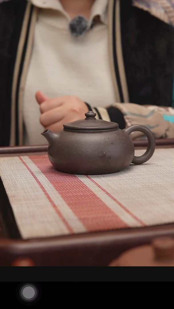 茶壶紫砂通****复微瑕寒江天青180cc