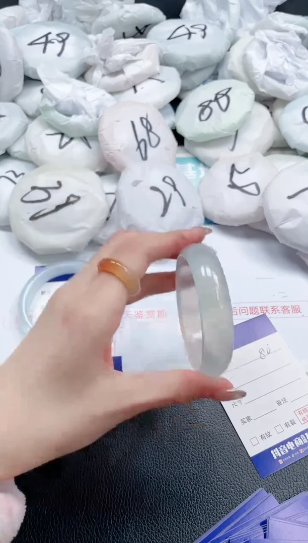 【闪购商品】石英质玉手镯未镶嵌25J80-56