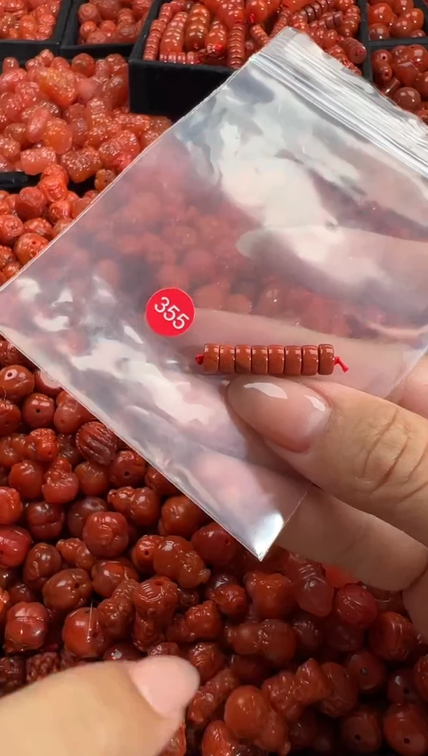 颈饰未镶嵌南红玛瑙1