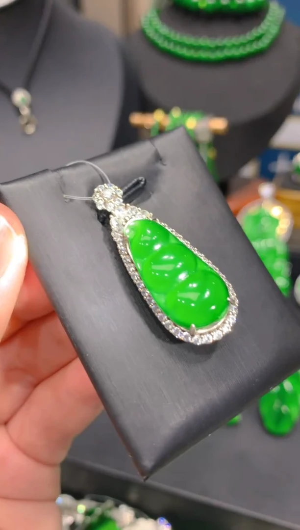 颈饰银S925镶嵌翡翠8一季