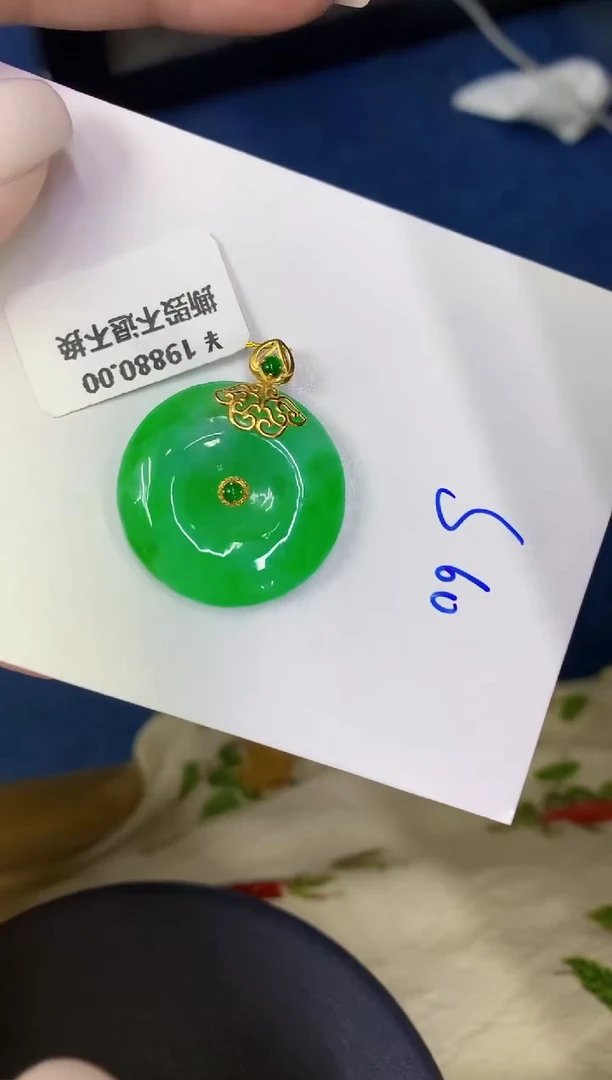 颈饰18K金镶嵌翡翠缅甸天然翡翠A货