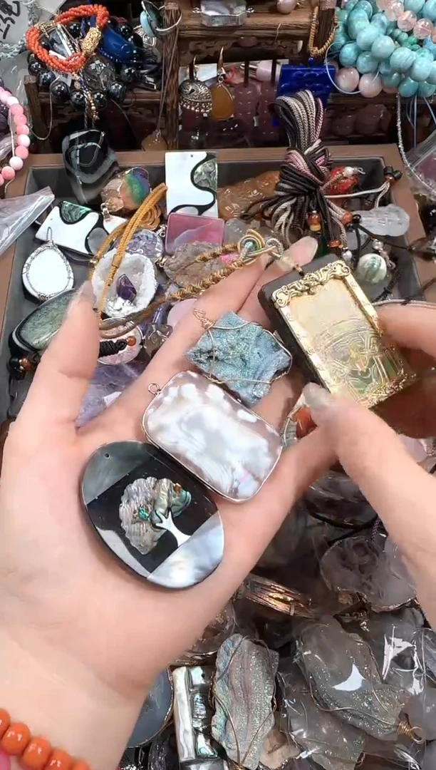 玛瑙/玉髓吊坠(赠链)未镶嵌5646546