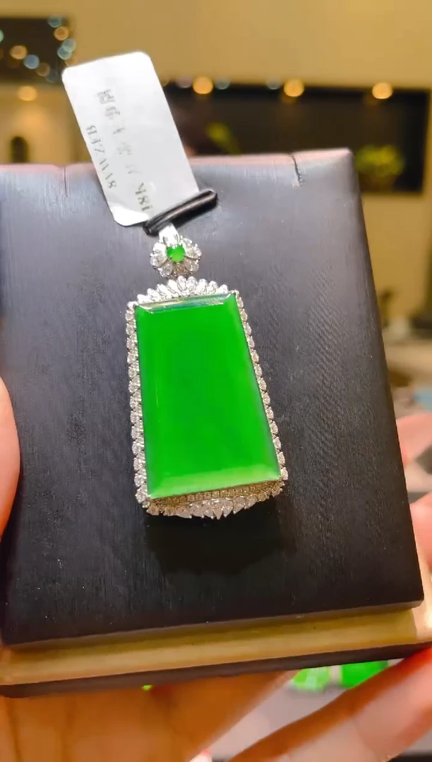 翡翠18K金镶嵌吊坠(不含链)A70