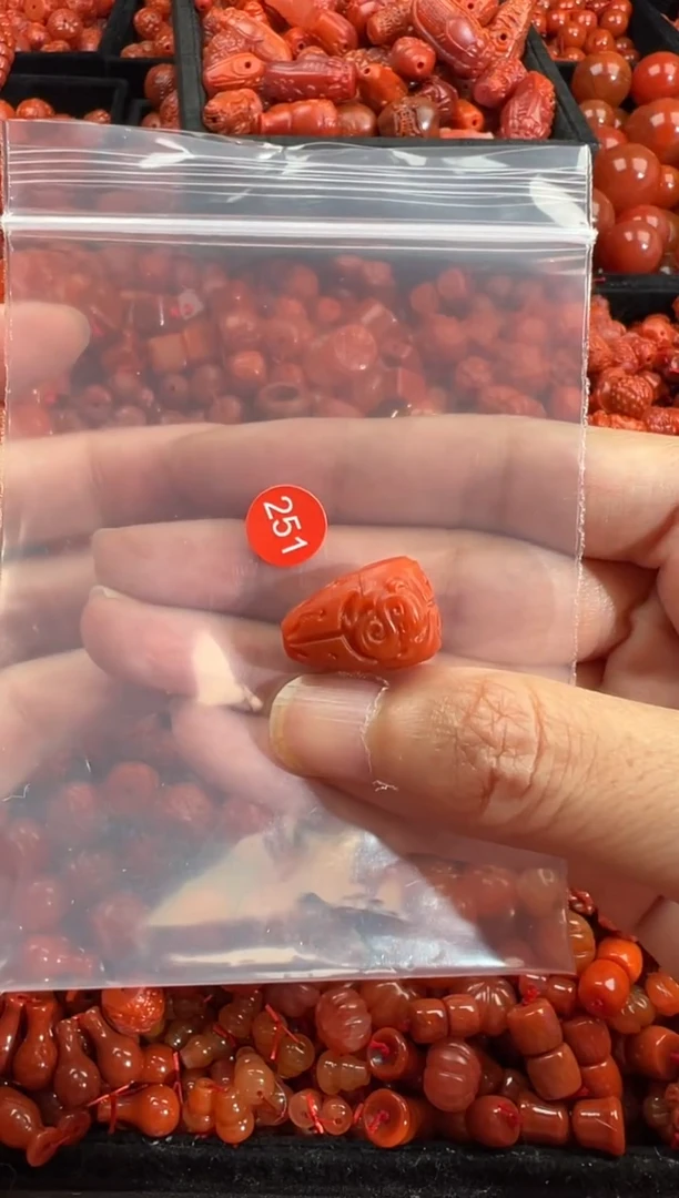 南红玛瑙未镶嵌颈饰1